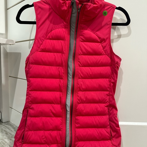 (2351) LULULEMON Fluffed Up Vest in BOOM JUICE Sz 4 ** - Picture 10 of 13